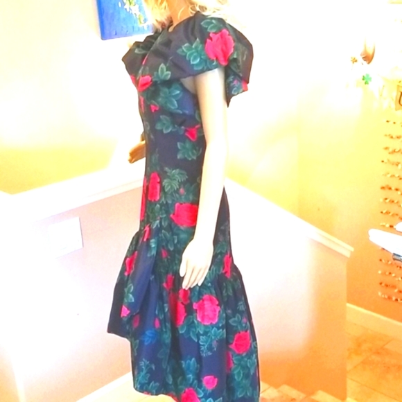 80's MORTON MYLES Red a Roses Ruffles Green BG Holiday Party Festive Midi Dress - Picture 12 of 16